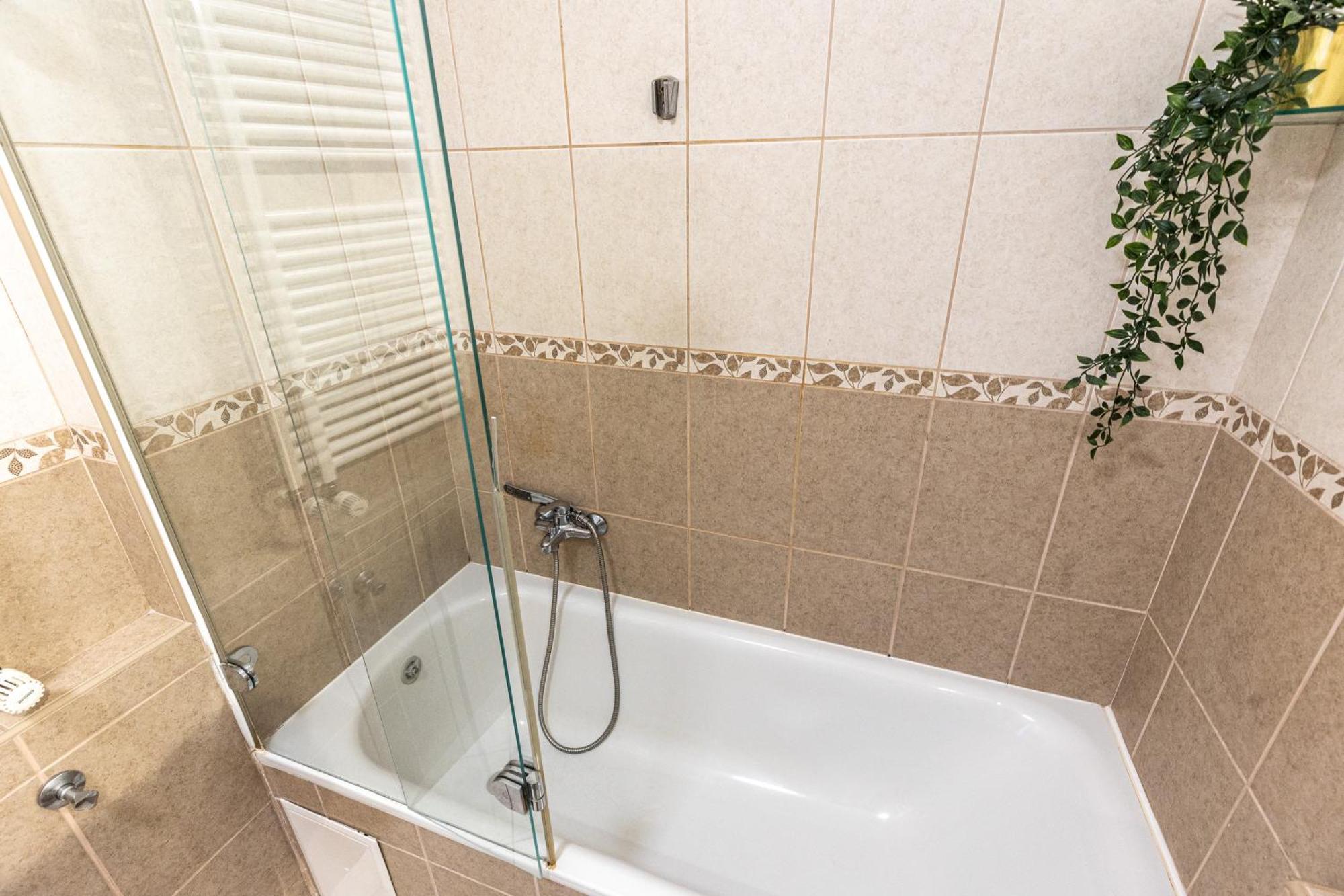 בודפשט Gozsdu White Raven Residence 305 מראה חיצוני תמונה